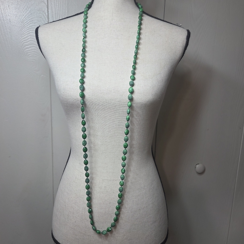 long 52in green carved floral beaded flapper necklace 50s 60s retro celluloid